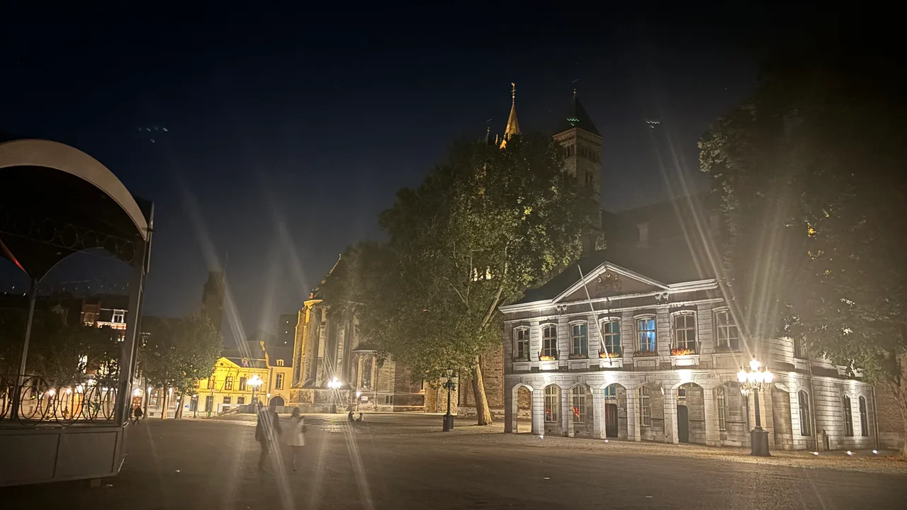 22. Vrijthof, Maastricht | Een plein om voor terug te komen