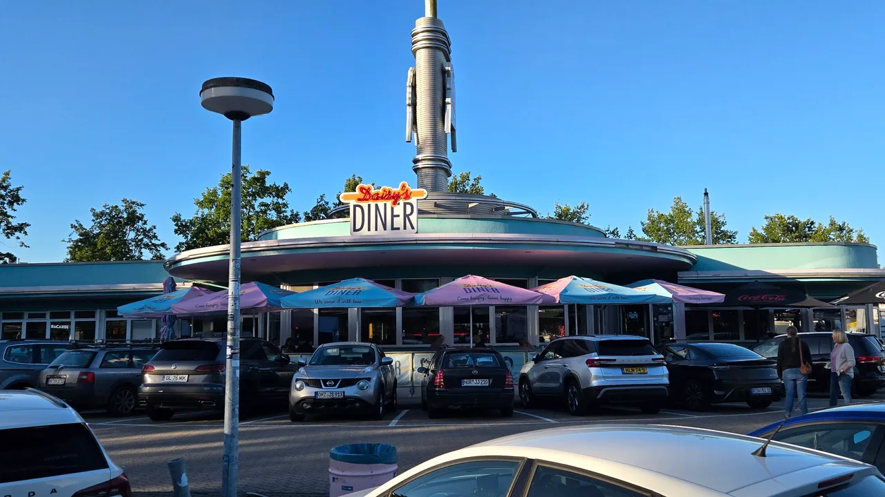 DAISY'S DINER